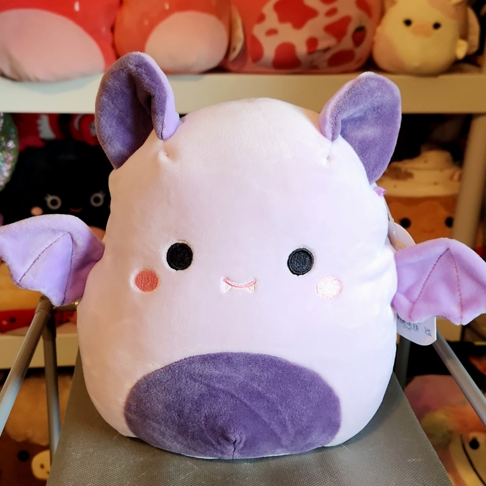 Squishmallow HTF Zumirez Vampire Bat 8” Exclusive - Picture 1 of 3